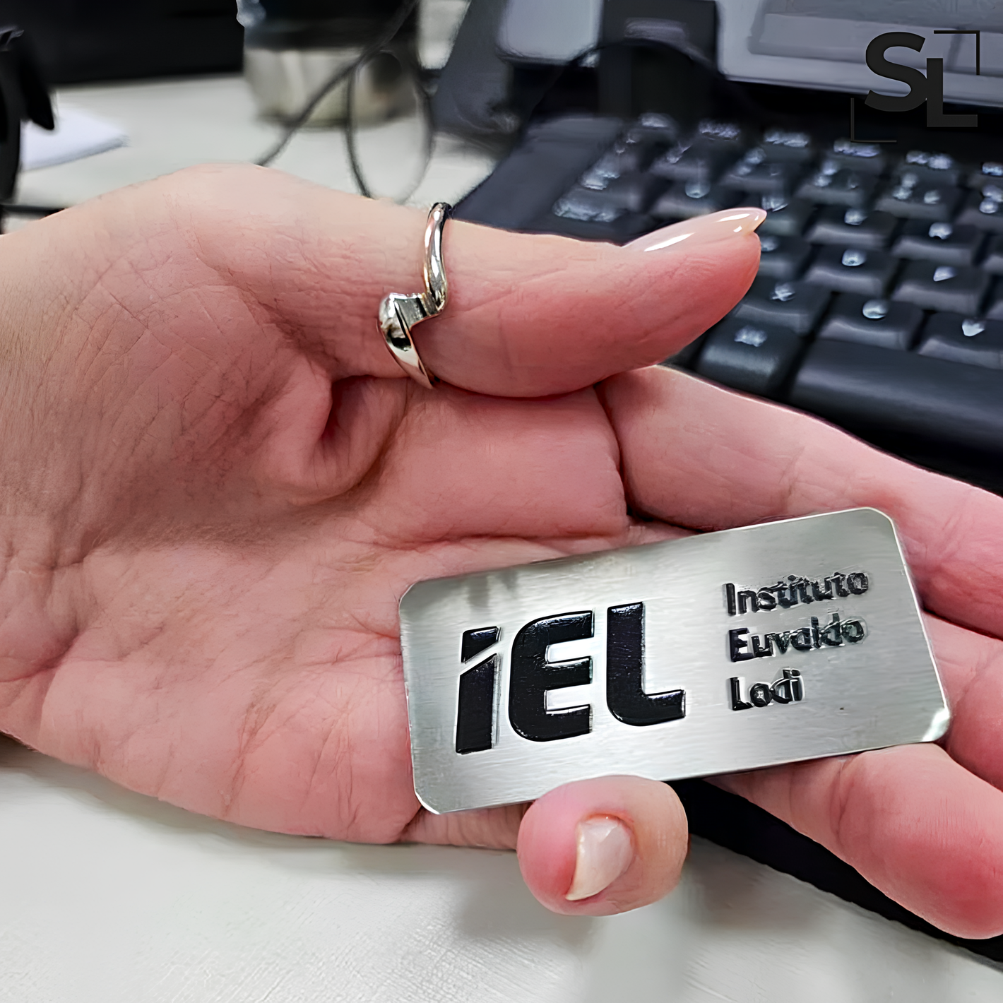 Broche Personalizado Em Aço Inox